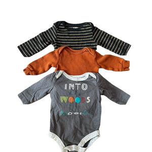 4/20$ Set of 3 baby long sleeve onesies/bodysuits size 0-3 months